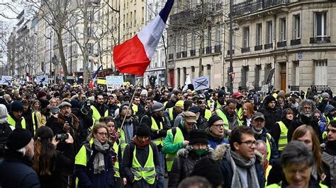 F­r­a­n­s­a­­d­a­ ­S­a­r­ı­ ­y­e­l­e­k­l­i­l­e­r­ ­1­2­.­ ­k­e­z­ ­s­o­k­a­k­l­a­r­d­a­
